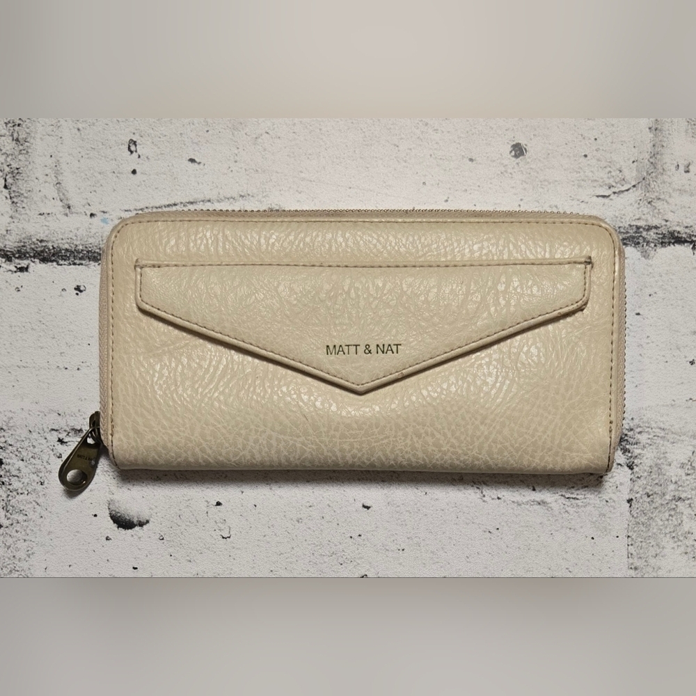 Matt & Nat Vegan Leather Zip Around Wallet Cream Ivory Clutch Card Holder